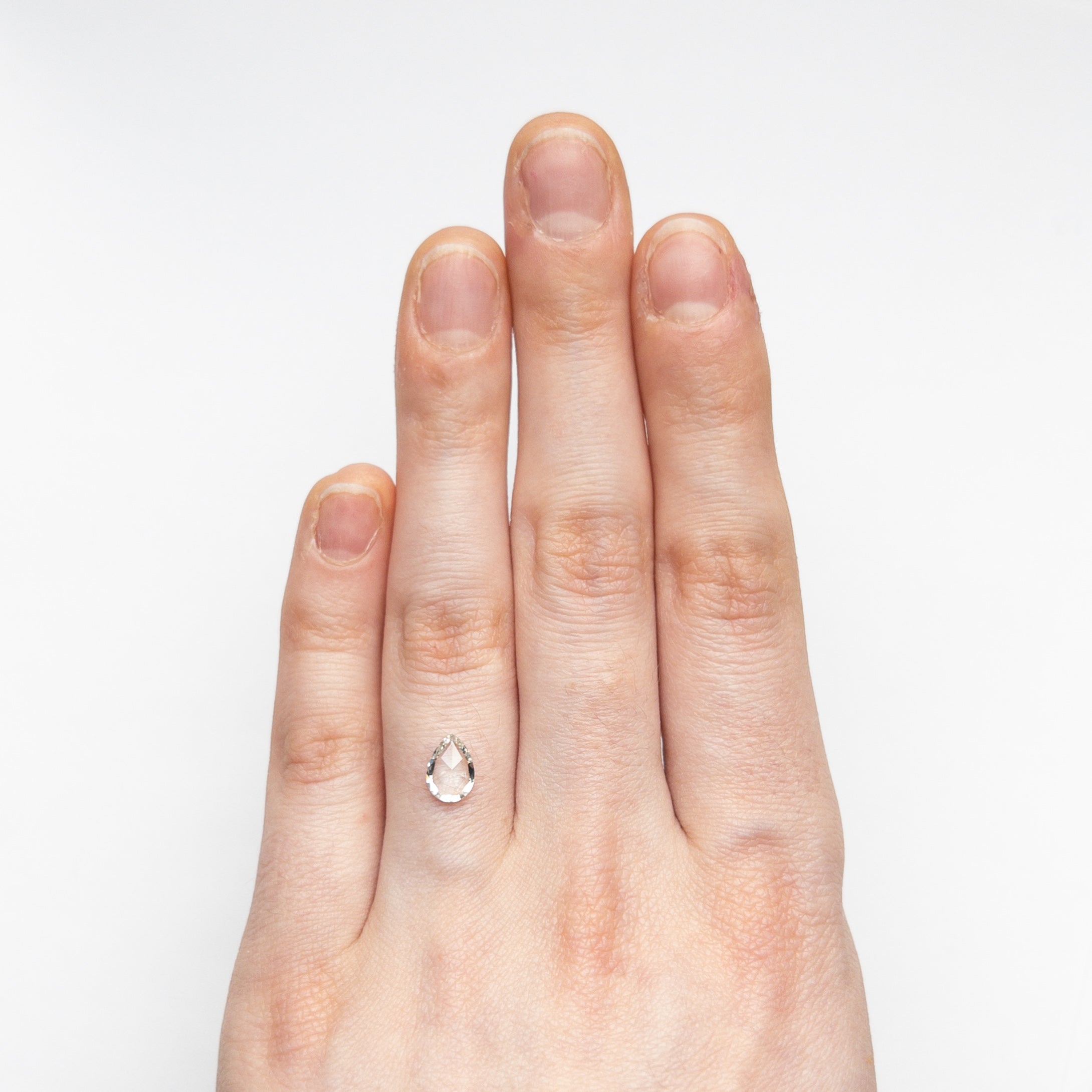 Inventaire de poire saphir blanc 0,83 CT SKU SAPEAR-100