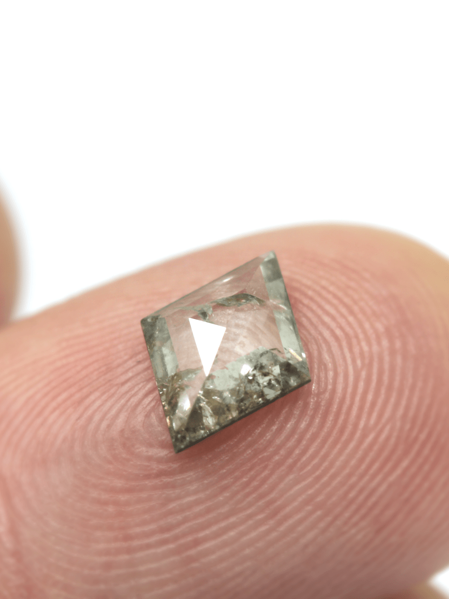 0,53 CT Salt and Pepper Kite Inventory SKU SPKite-41