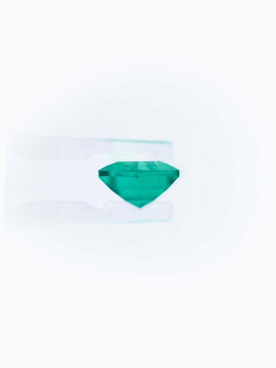 Hiddenspace Loose gemstone lab grown hexagon cut sustainable conflict-free emerald customize your engagement ring