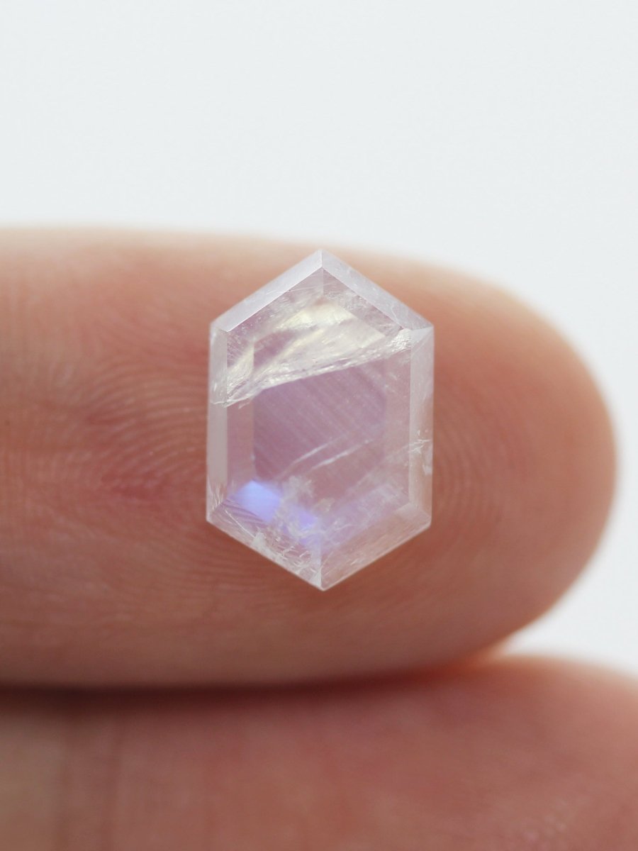 2,80 CT Weißer Mondstein-Inventar SKU MNHEX-02