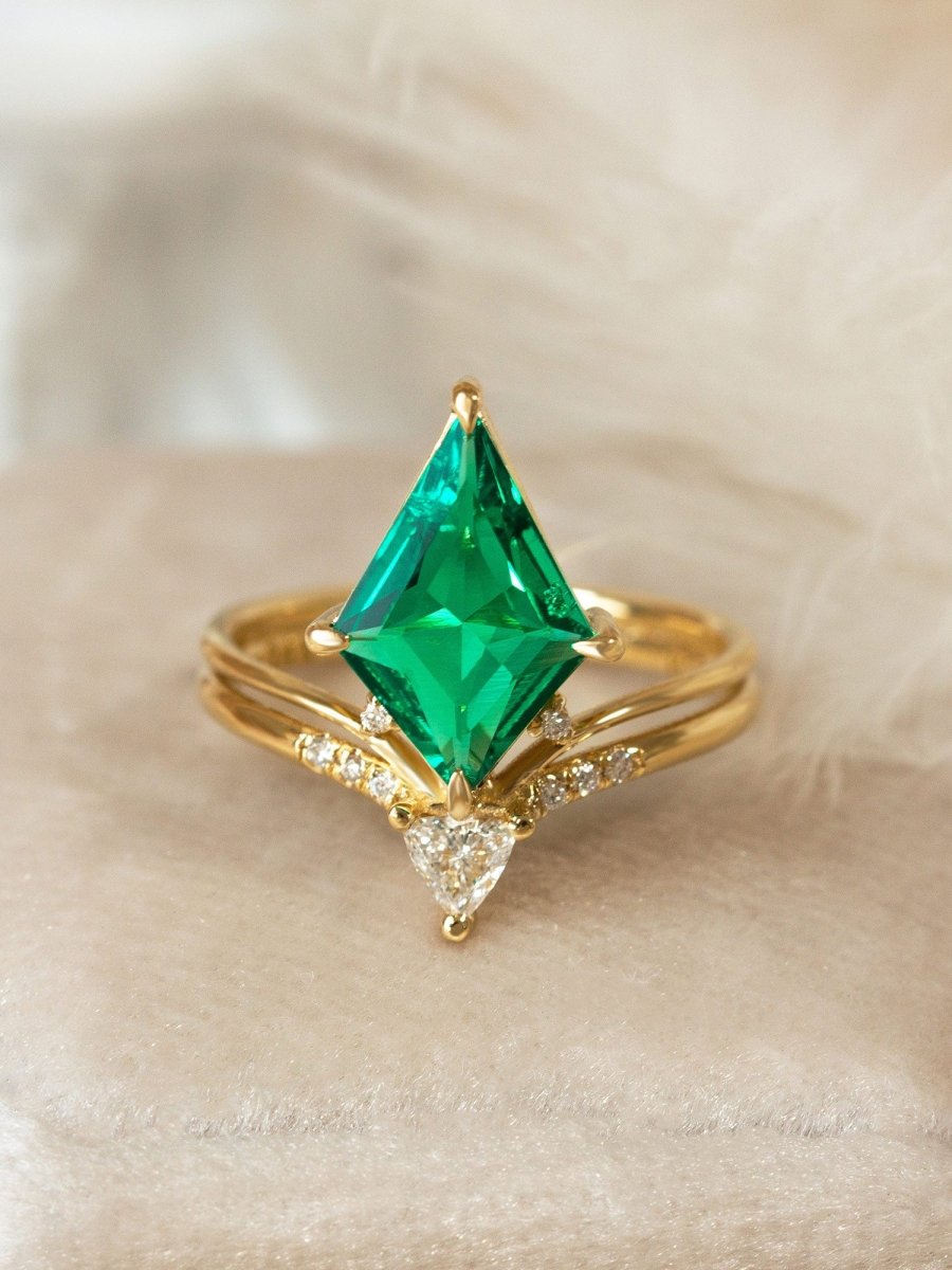 Adia Ring (Emerald)