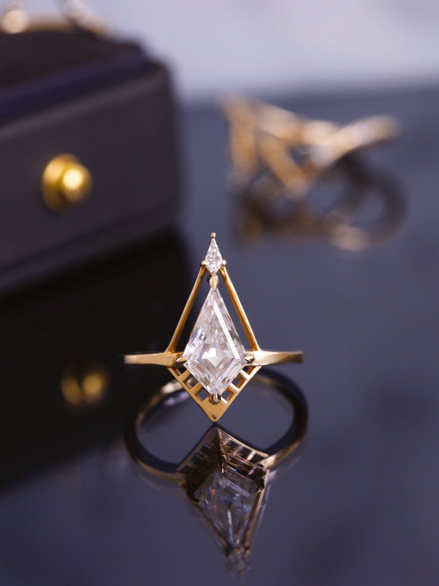 Atria Ring (Moissanite) - HIDDENSPACE