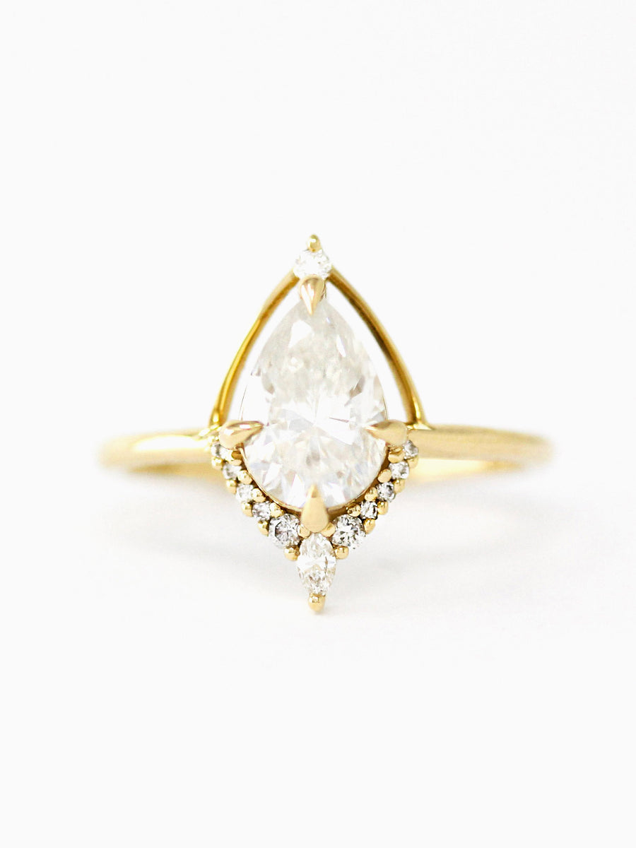 Eliana Ring (Moissanite)