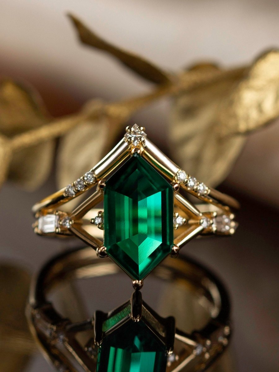 Ethereal Ring (Emerald)