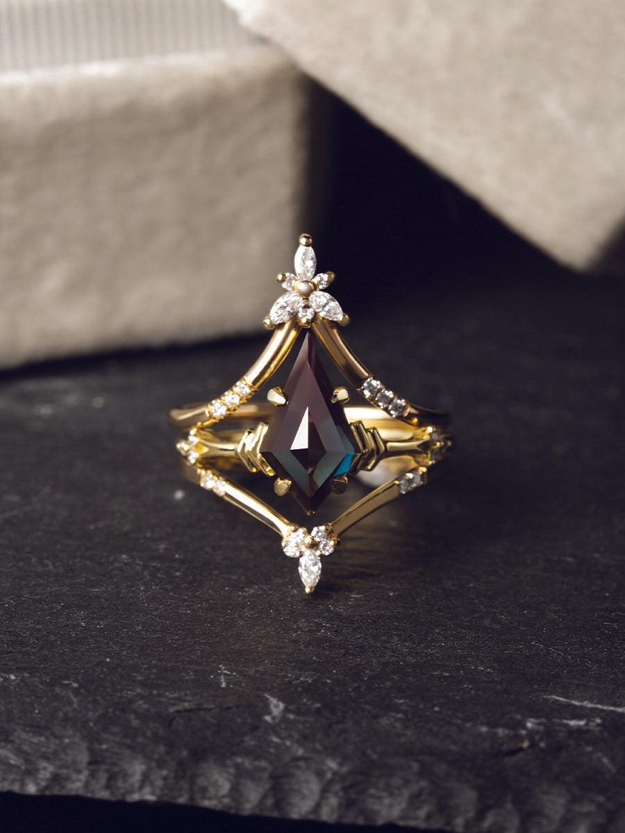 Kite Doric Ring (Alexandrite)