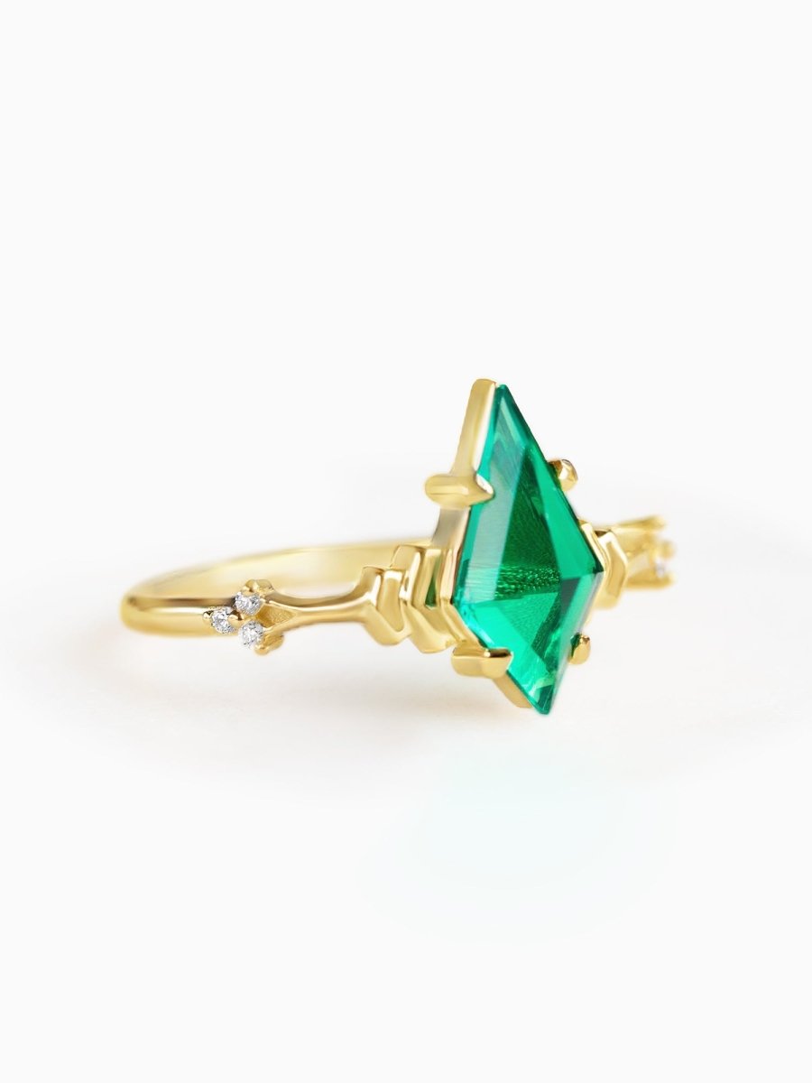 Kite Doric Ring (Emerald)