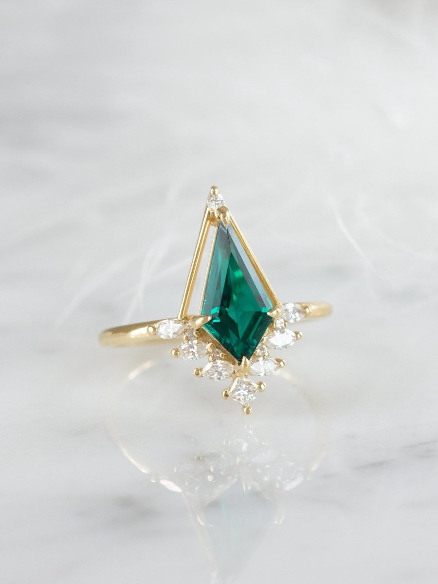 Luna Ring (Emerald)