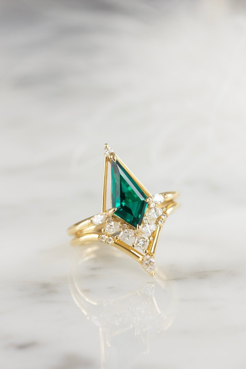 Luna Ring (Emerald)