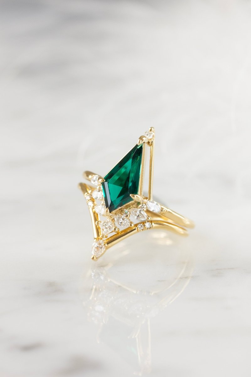 Luna Ring (Emerald)