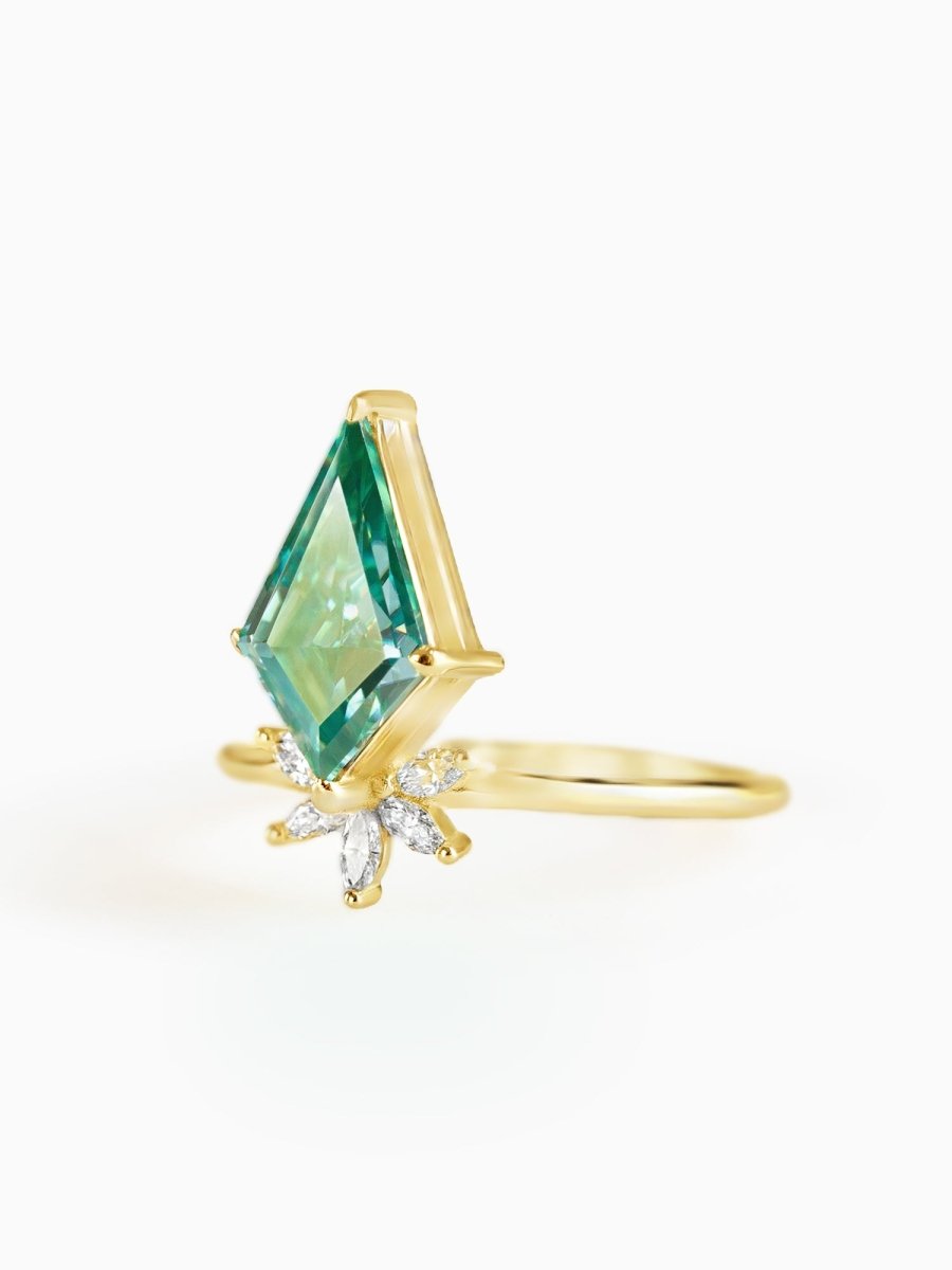 Meraki Ring (Green Moissanite)