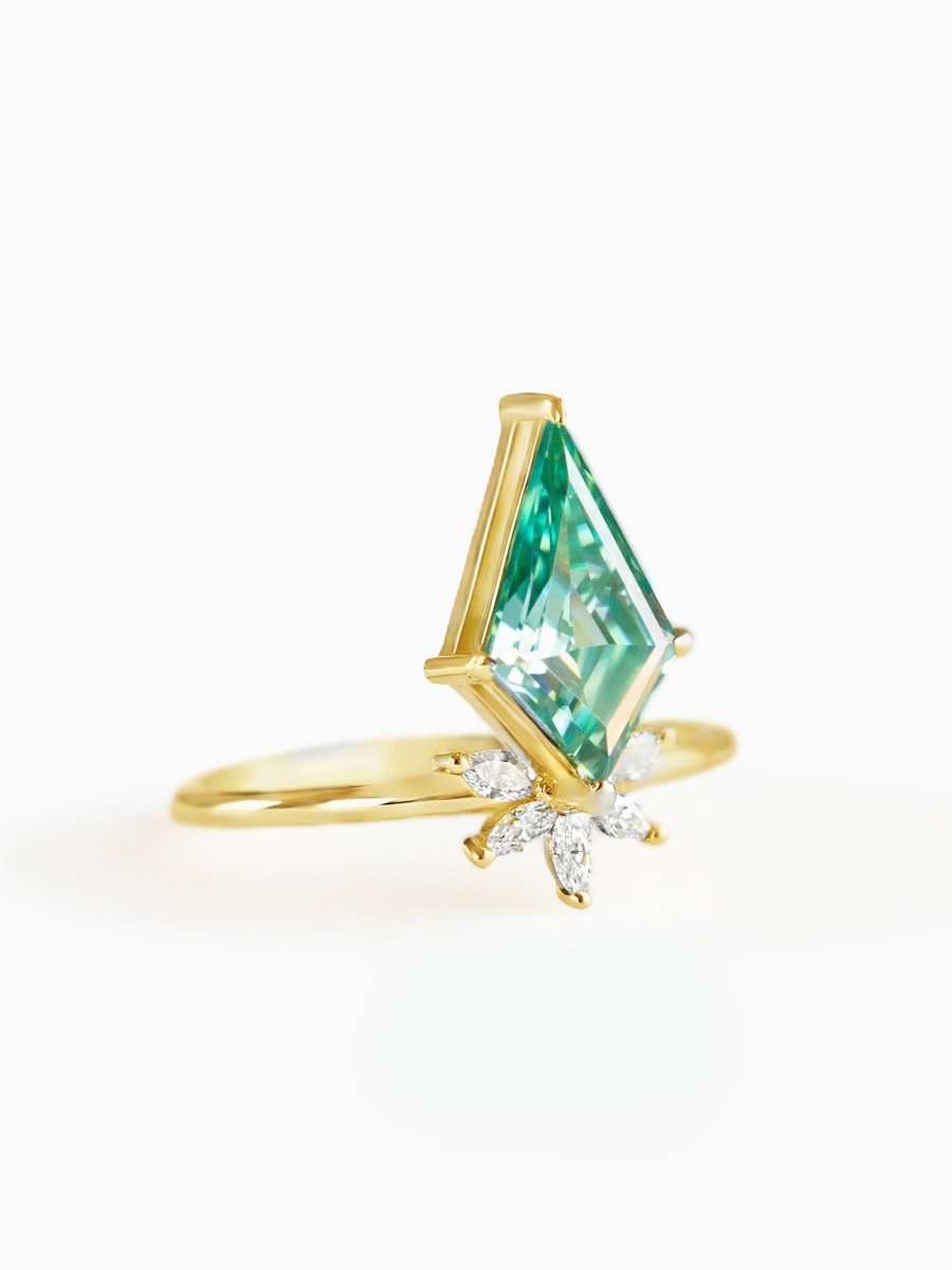 Meraki Ring (Green Moissanite)
