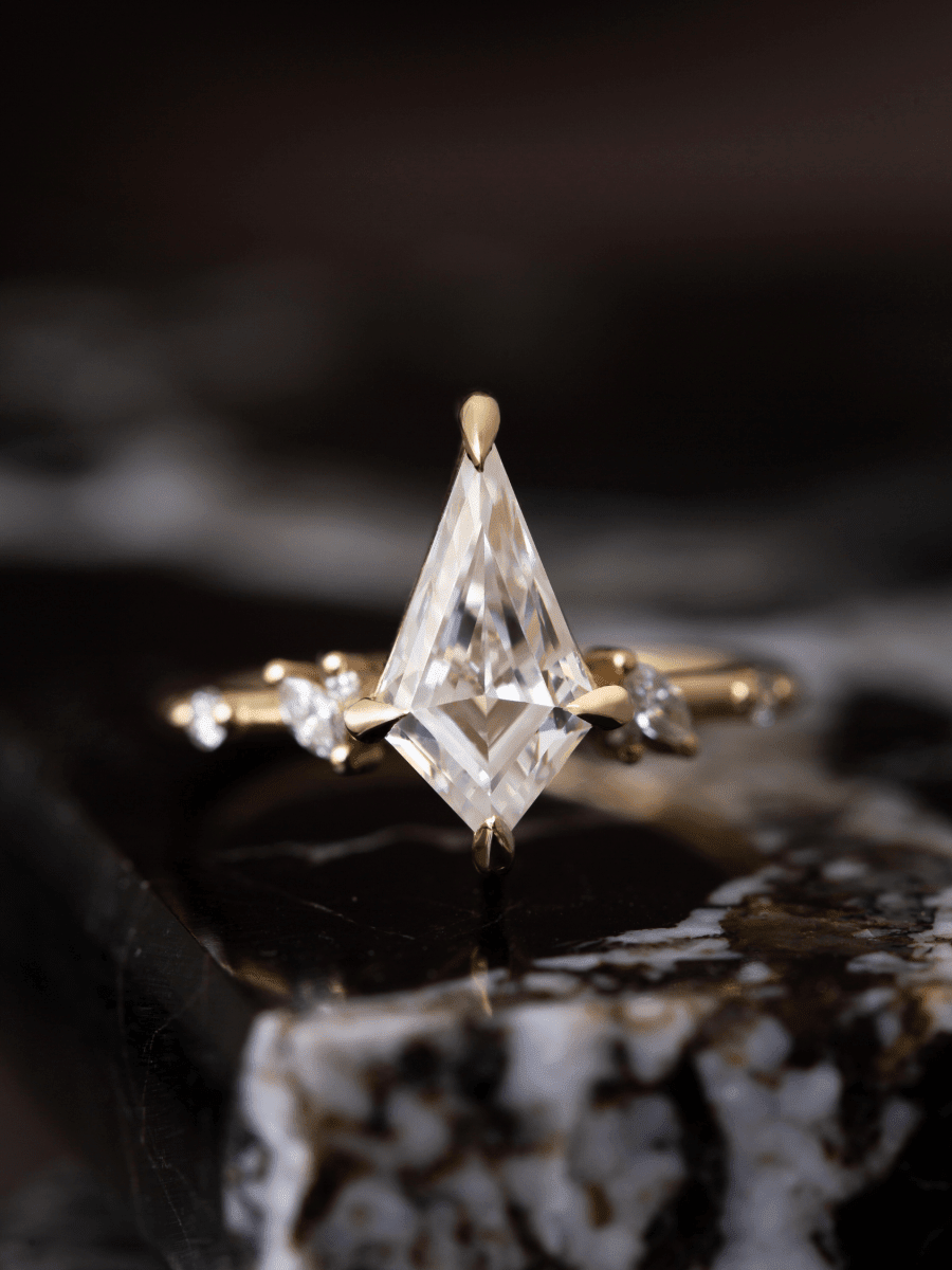 Mikaela Ring (Moissanite) - HIDDENSPACE