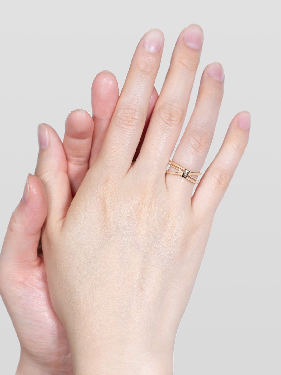 hiddenspace-jewelry-statement-ring-14k-gold-zoe-hand-2