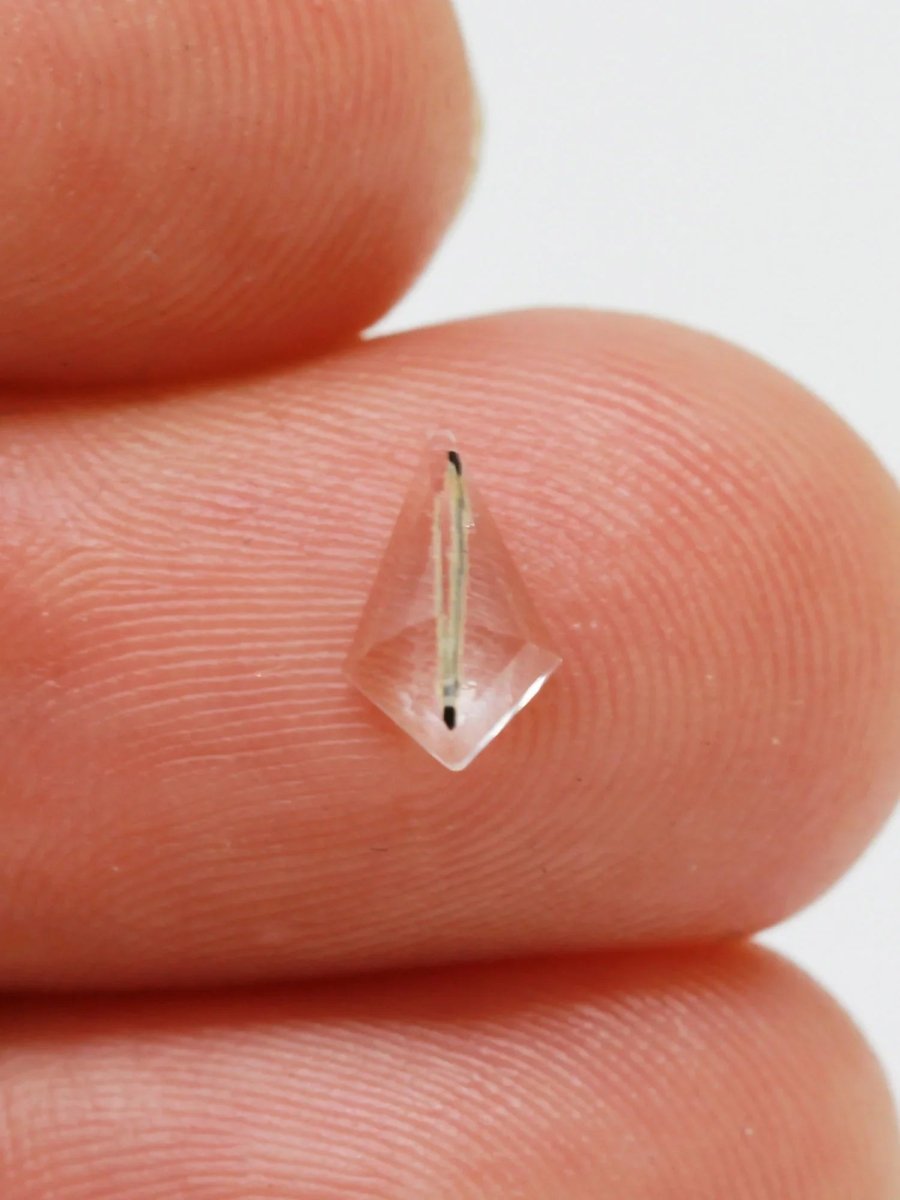 0,47 CT Turmalinierter Quarz-Inventar SKU TQKITE-03