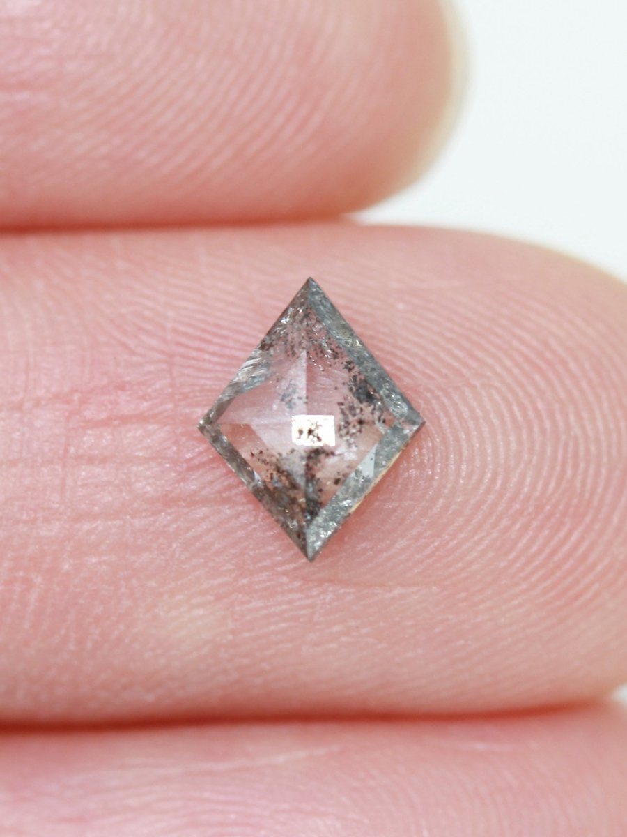 0,80 CT Salt and Pepper Kite Inventory SKU SPKite-13
