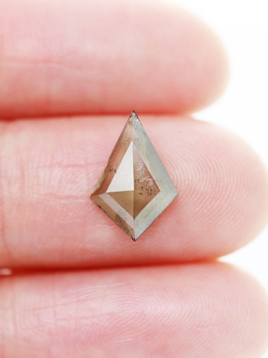 1,31 CT Salt and Pepper Kite Inventory SKU SPKite-35