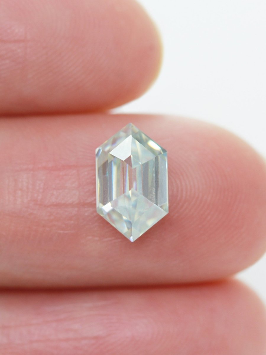 Inventaire de moissanite vert clair 1,98 ct SKU MSHEX-04