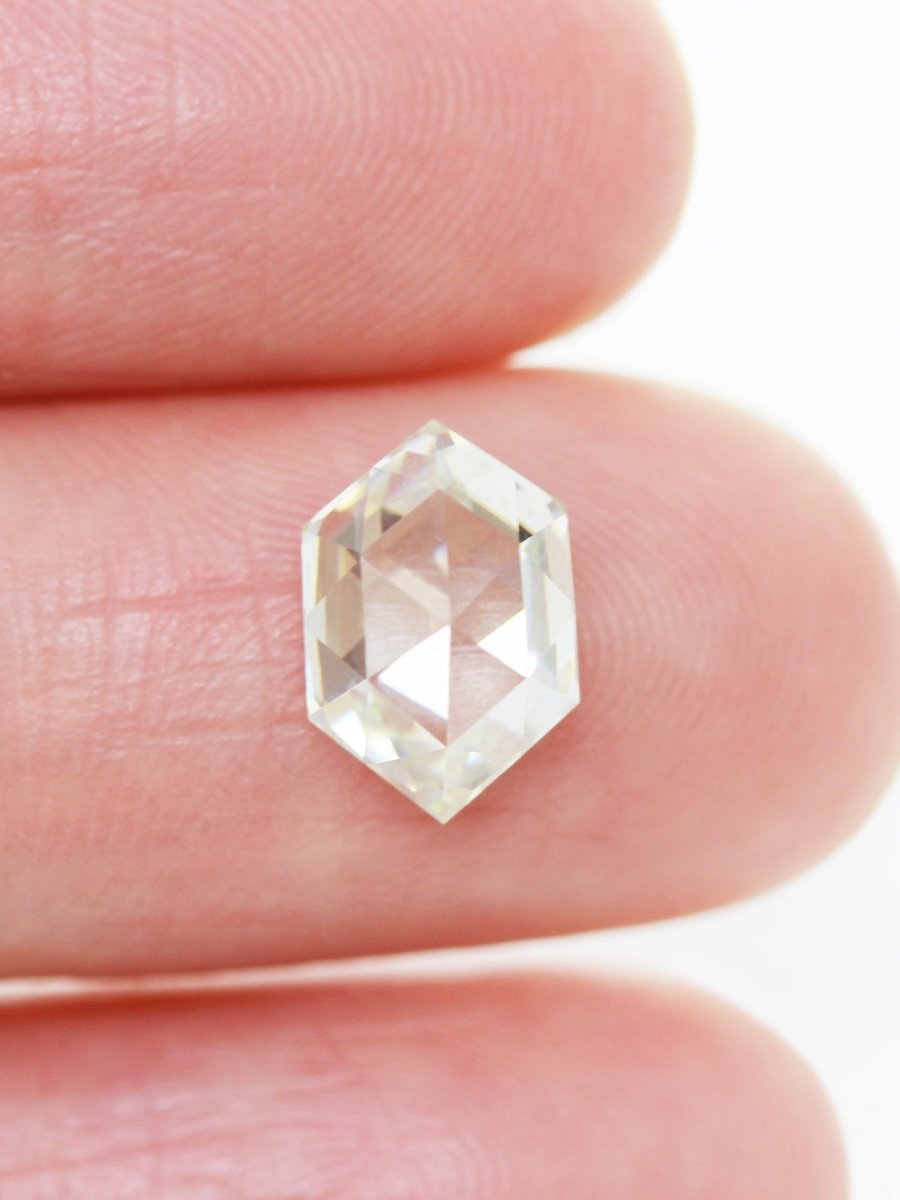 2,29 ct weißer Moissanit-Inventar, SKU MSHEX-05