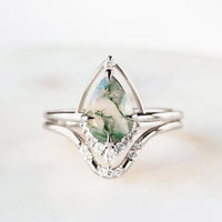 hiddenspace-engagement-ring-moss-agate-eliana-ring-minimalism-art-deco-fine-jewelry-6