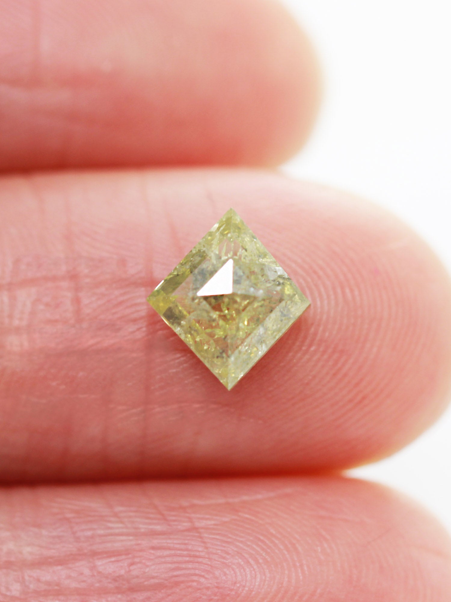 1,18 CT Salt and Pepper Kite Inventory SKU SPKite-32
