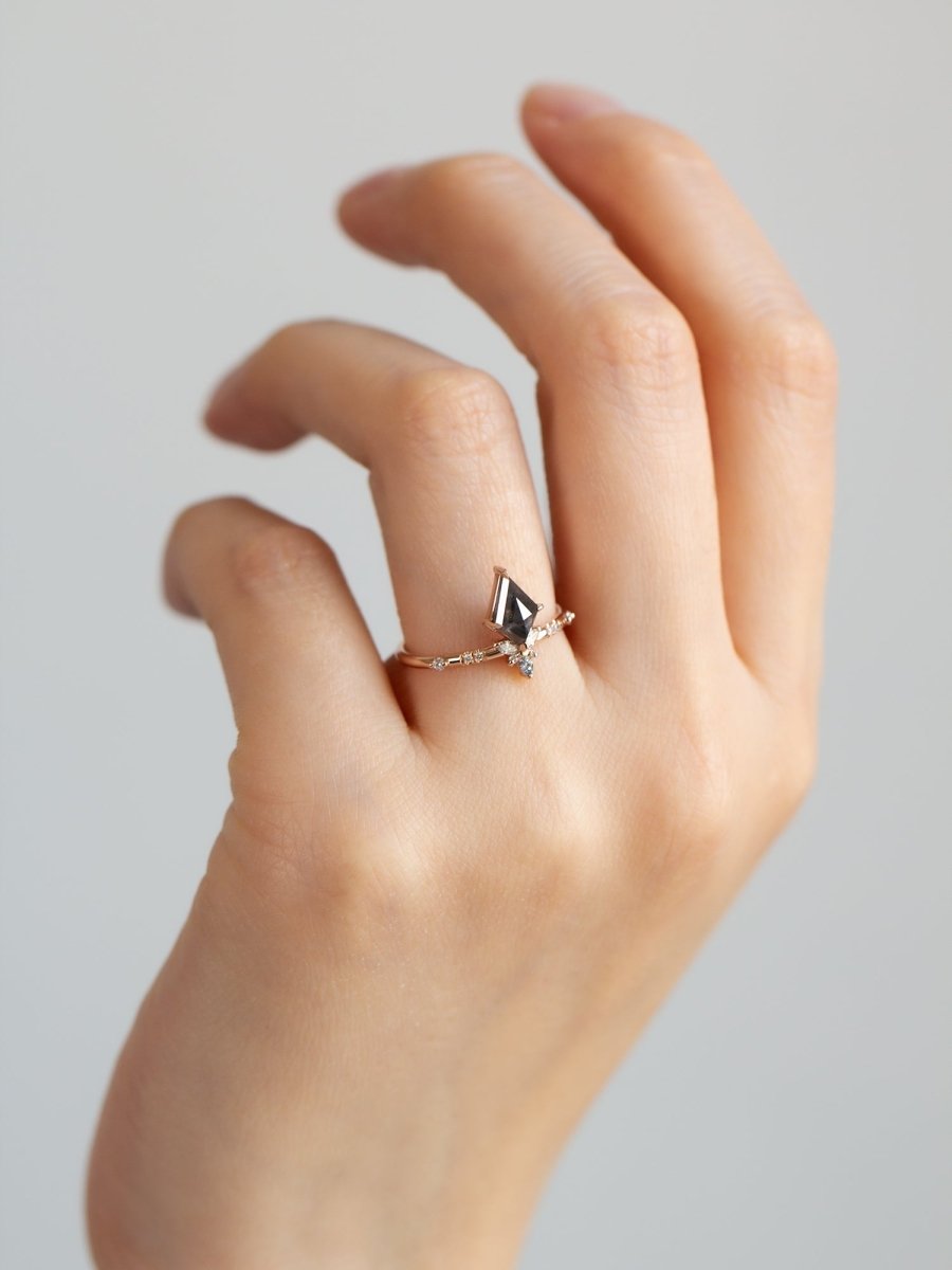 hiddenspace-engagement-ring-salt-and-pepper-diamond-proposal-faye-unique-proposal-3