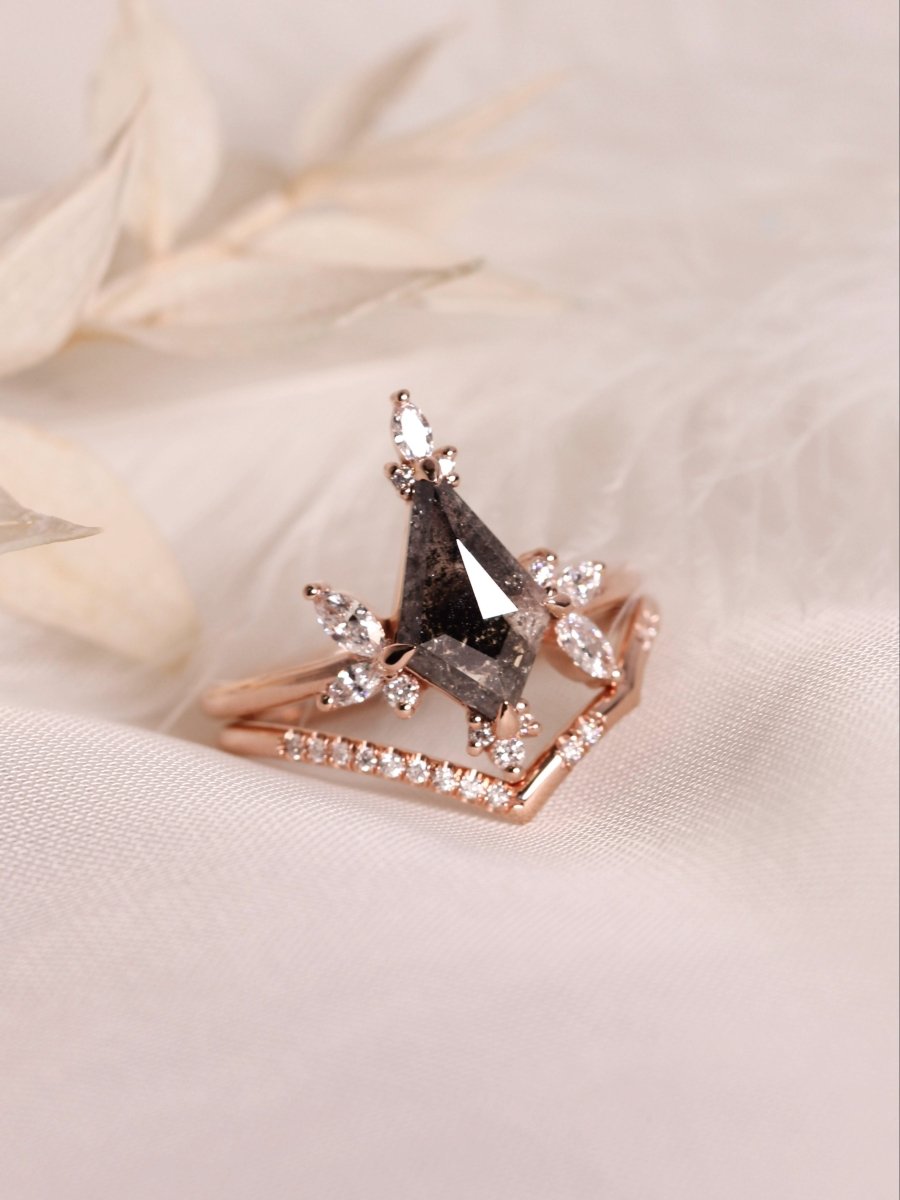 hiddenspace-engagement-ring-justina-salt-and-pepper-diamond-14k