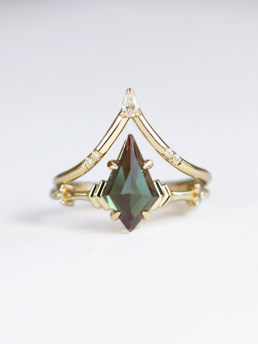 unique-alexandrite-engagement-ring-minimal-kite-doric_4