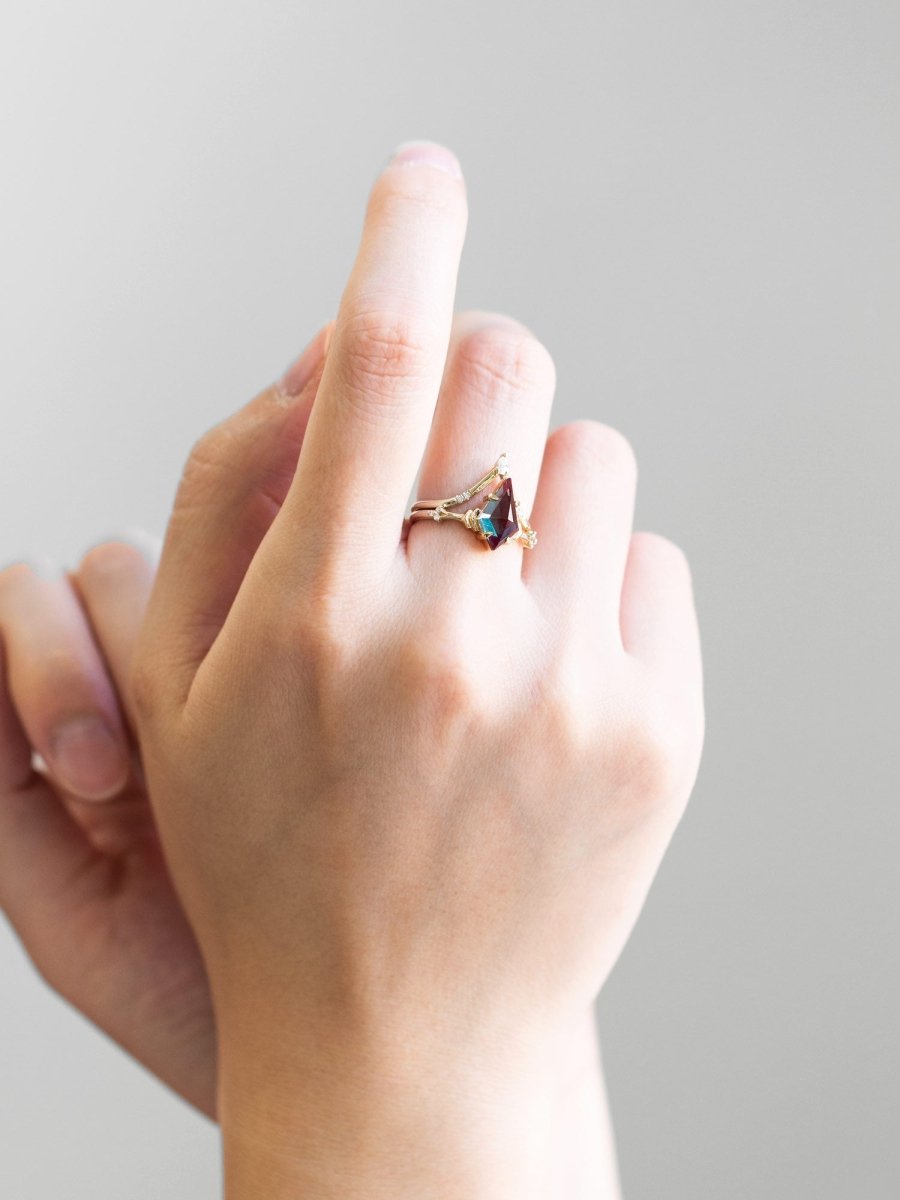 unique-alexandrite-engagement-ring-minimal-kite-doric-hand_2