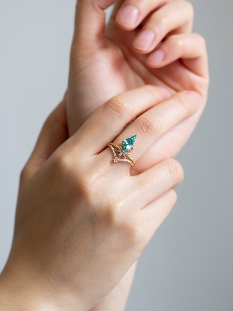 hiddenspace-engagementring-green-moissanite-meraki-proposal-ring6