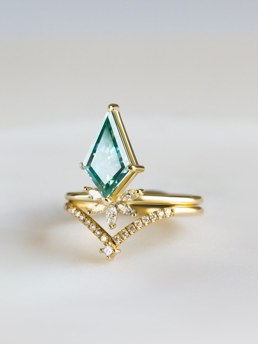 hiddenspace-engagementring-green-moissanite-meraki-proposal-ring8