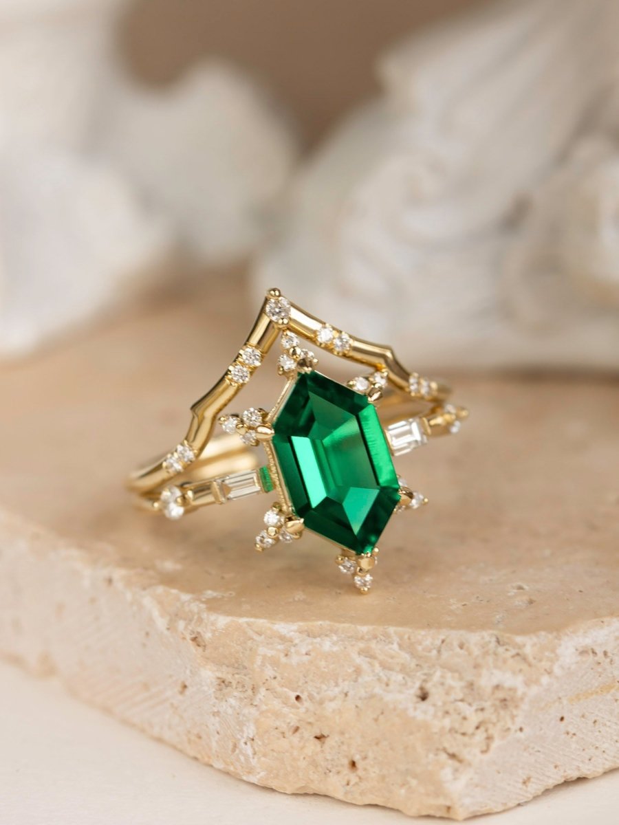 hiddenspace-jewelry-queen-of-ice-emerald-diamond-alternative-ring-14k-yellow-gold-concept-2