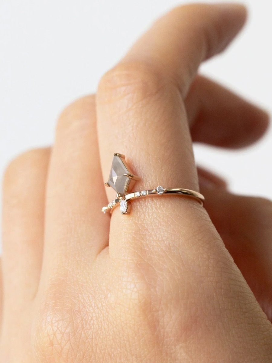 hiddenspace-engagement-rings-sequoia-salt-and-pepper-diamond-14k-hand_3