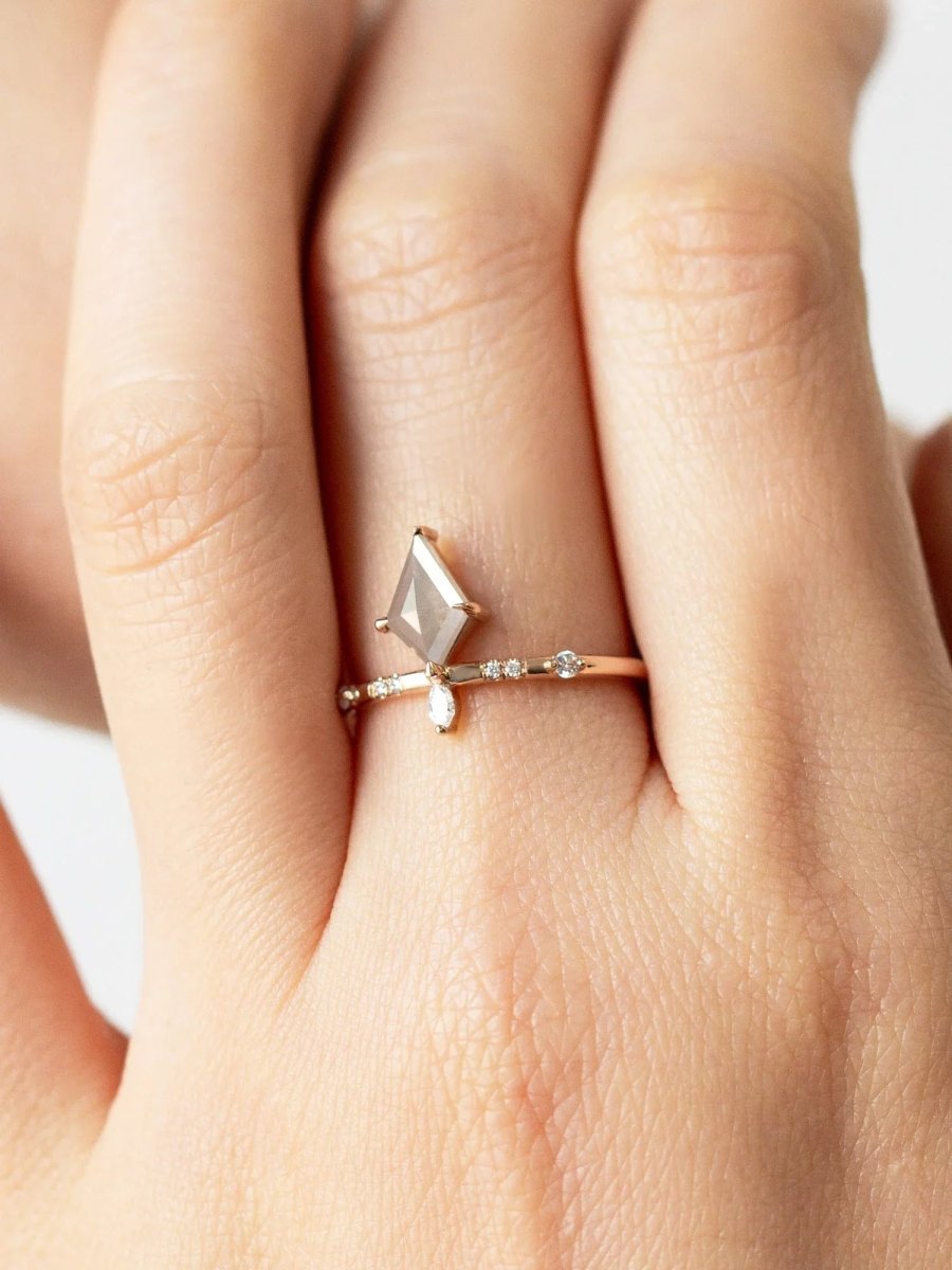 hiddenspace-engagement-rings-sequoia-salt-and-pepper-diamond-14k-hand_2