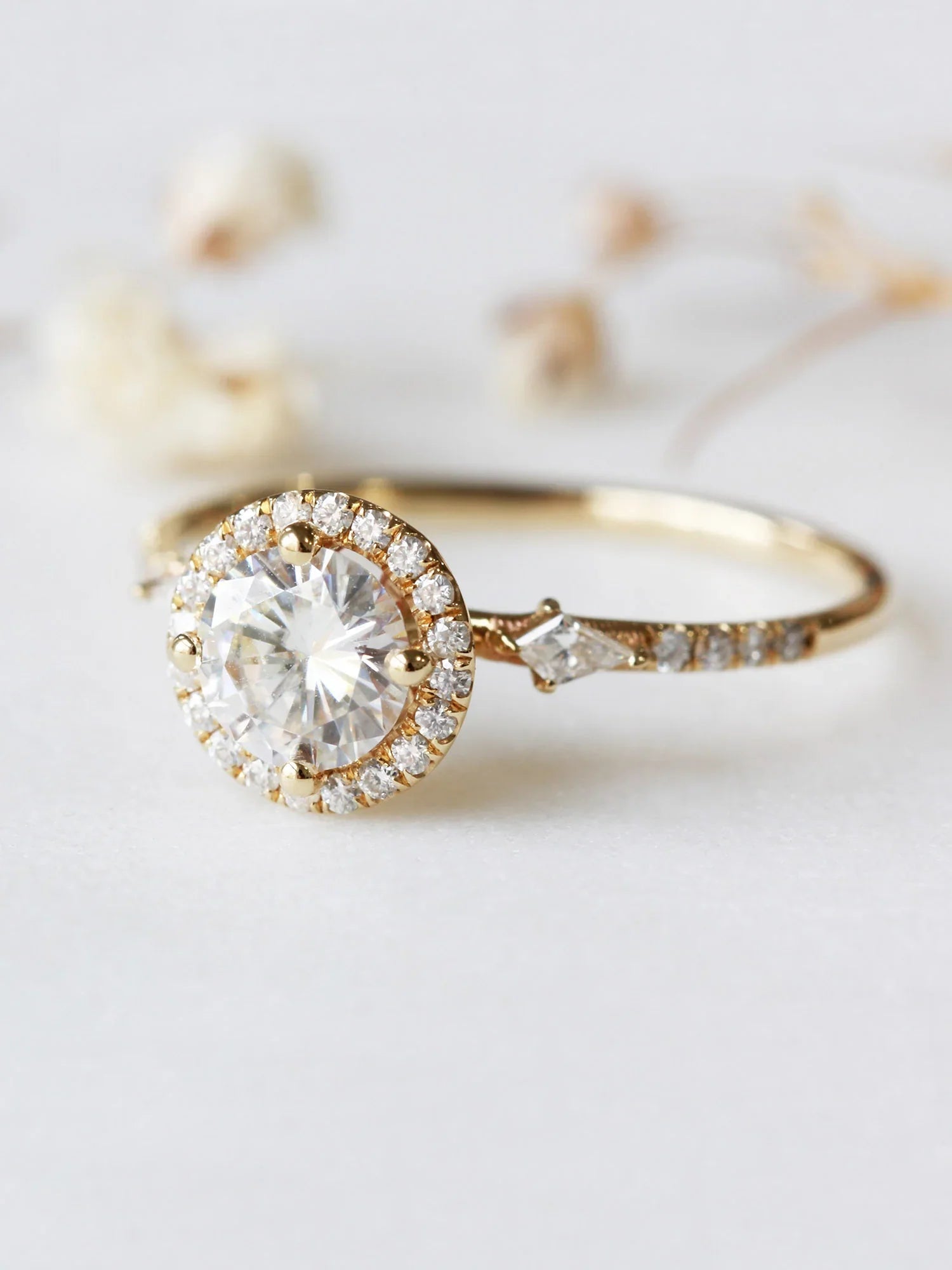 hiddenspace-engagement-rings-serein-moissanite-14k-left