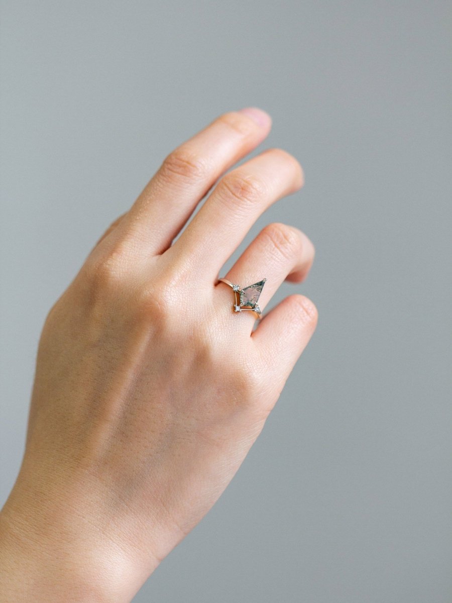 hiddenspace-engagement-rings-skylar-moss-agate-14k-hand_1