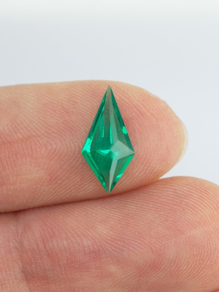 0.89CT Emerald Inventory SKU EMKTL-12 - HIDDENSPACE