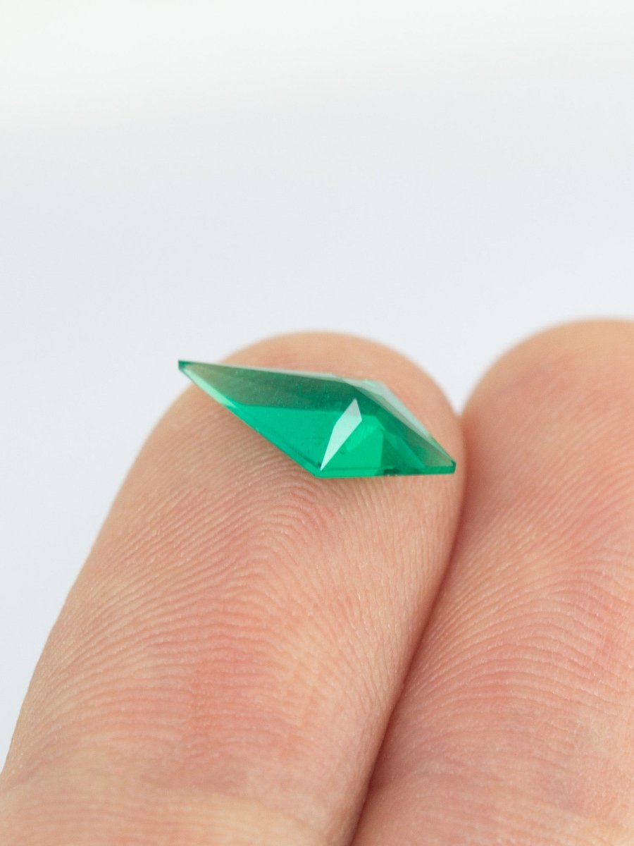 0.89CT Emerald Inventory SKU EMKTL-12 - HIDDENSPACE