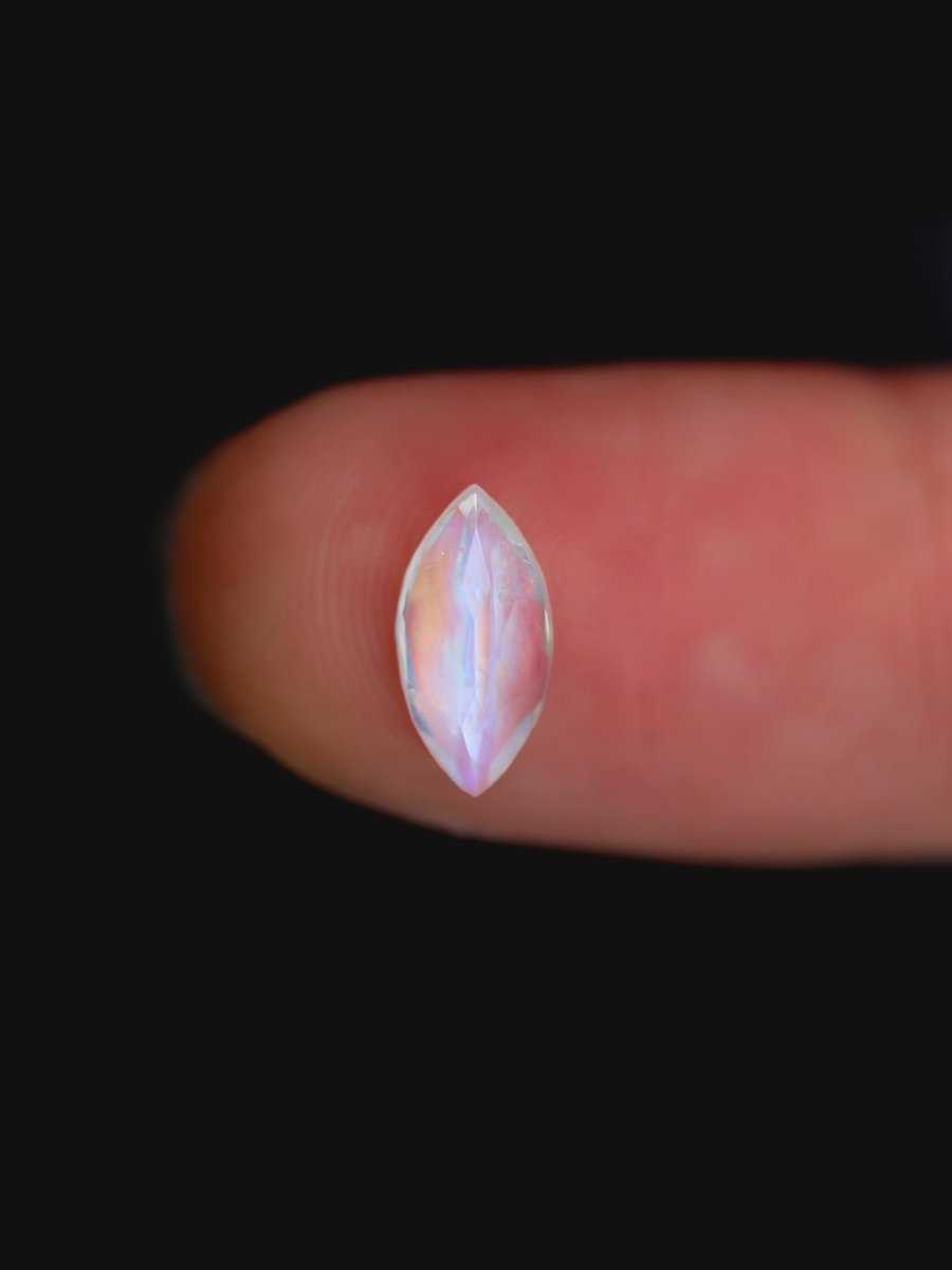 1.03CT White Moonstone Inventory SKU MNMAR - 02 - HIDDENSPACE