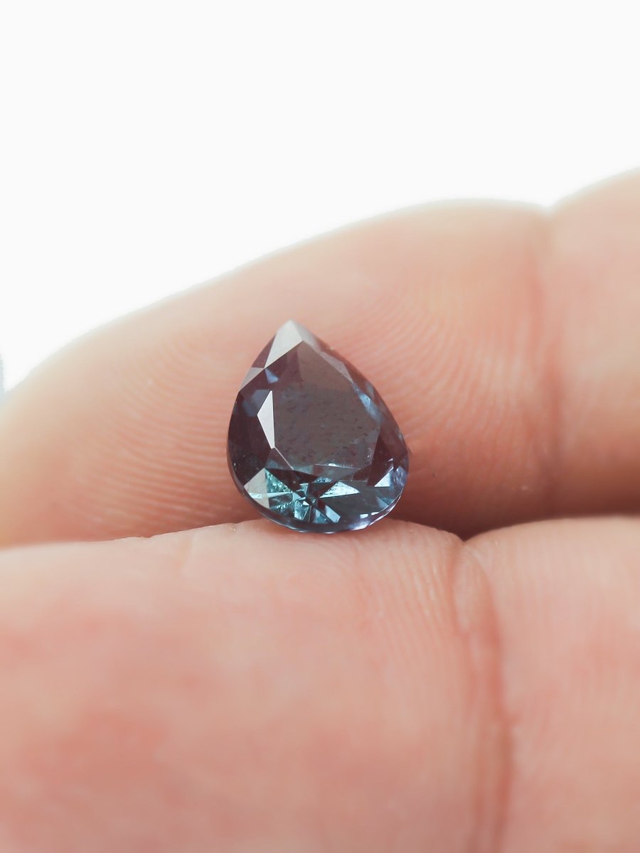 2.04CT Alexandrite Inventory SKU AXPEAR-05