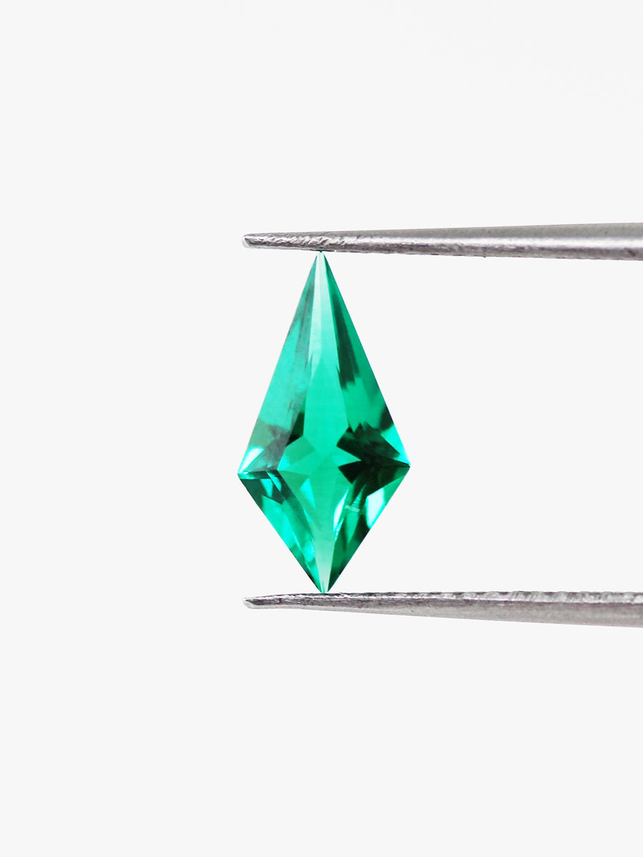 0,89 CT Smaragd-Inventar SKU EMKITEL-03