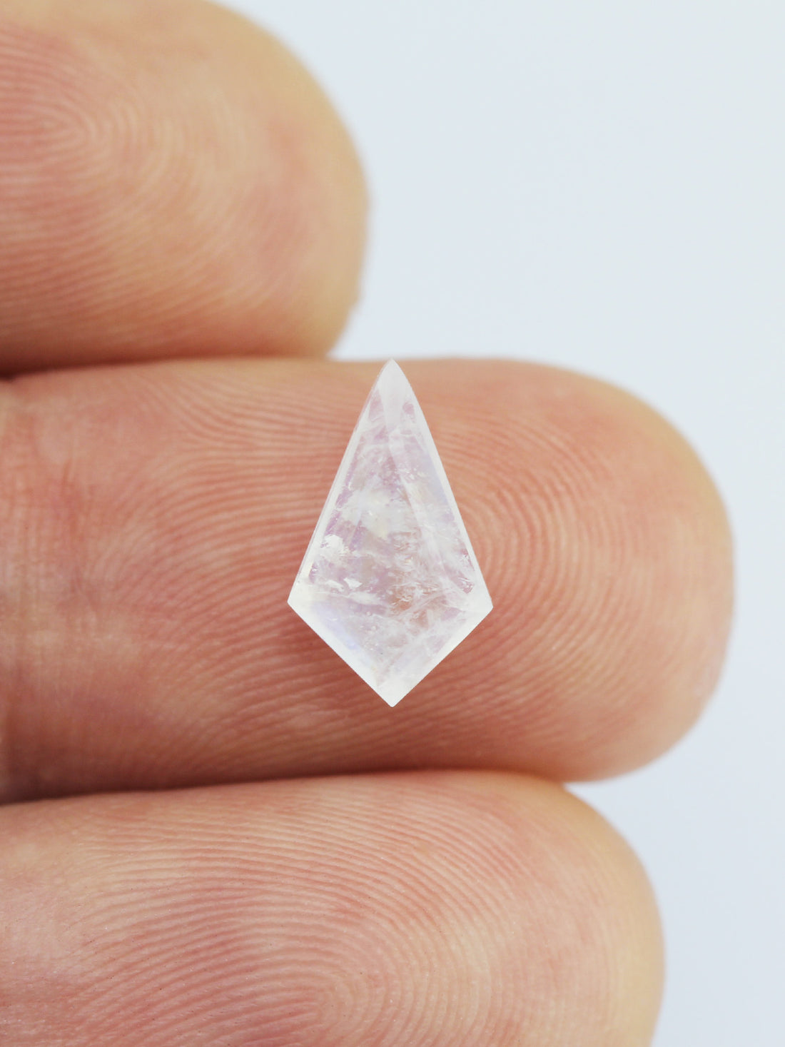 1,70 CT Weißer Mondstein-Inventar SKU MNKITE-03