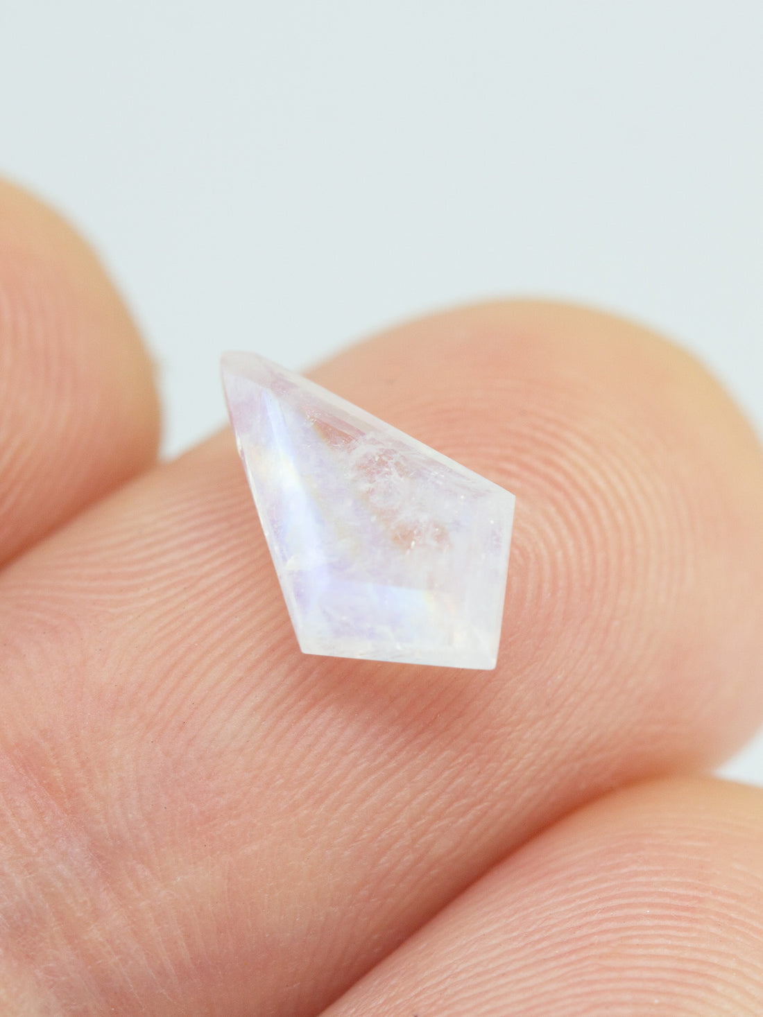 1,70 CT Weißer Mondstein-Inventar SKU MNKITE-03