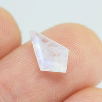 1,70 CT Weißer Mondstein-Inventar SKU MNKITE-03