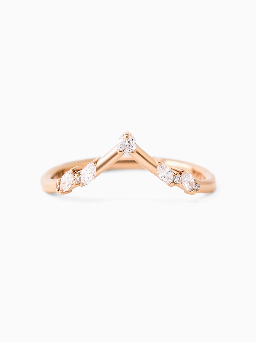 Gabriella Band – Sculptural Curved Gold Wedding Ring | HIDDENSPACE