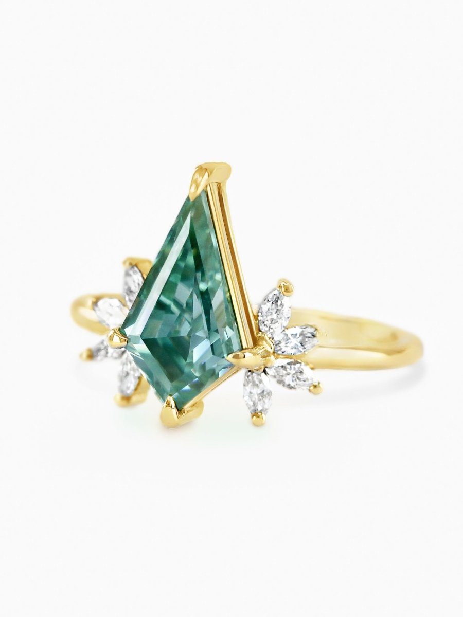 Calista Ring (Green Moissanite)