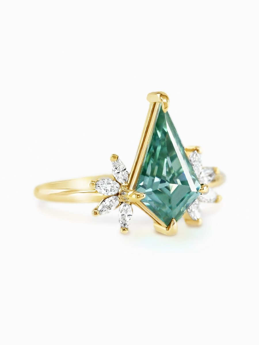Calista Ring (Green Moissanite)