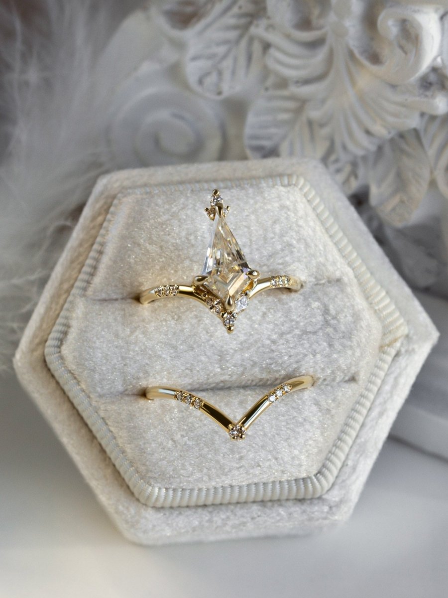 Callie Ring (Moissanite)