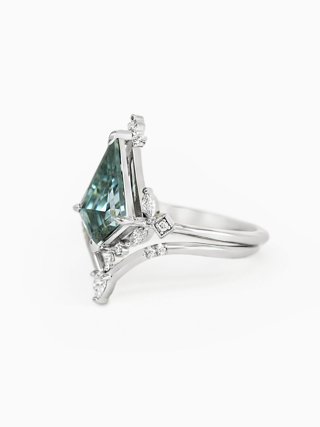 [Ready-to-Ship] Clementine Ring & Band (Green Moissanite)