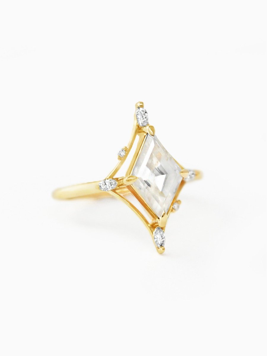 Dakota Ring (Moissanite)