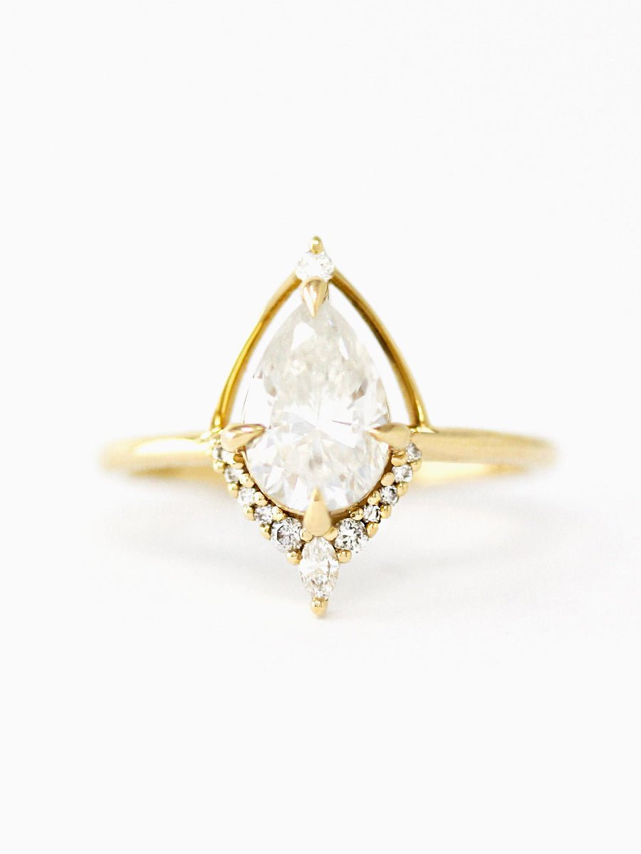 Eliana Ring (Moissanite) - HIDDENSPACE